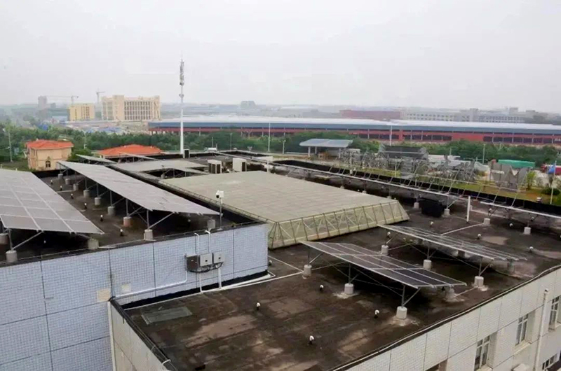 越秀交通长株高速光伏发电项目并网发电  在全党深入开展学习贯彻习近平新时代中国特色社会主义思想主题教育之际，越秀交通长株公司立足自身实践，积极响应国家“双碳”战略，全力推进长株高速公路光伏发电新能源设