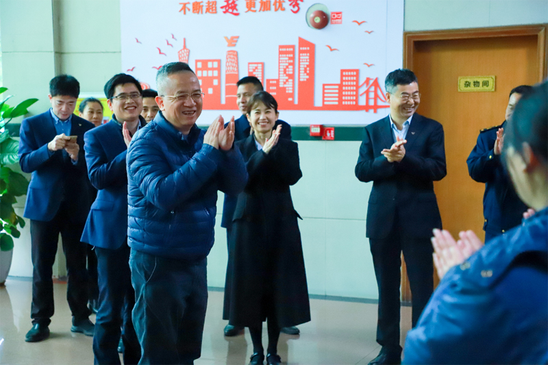 李锋董事长赴北二环、清连调研春运保畅工作并看望慰问干部职工