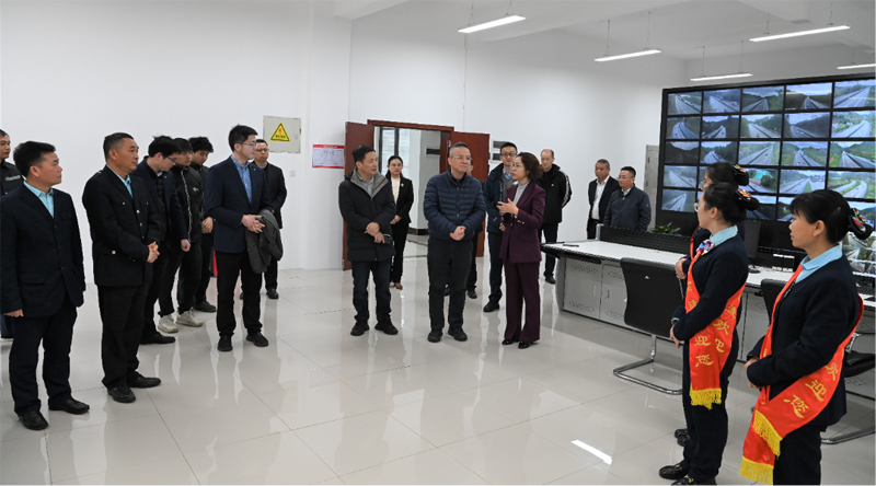 李锋董事长赴北二环、清连调研春运保畅工作并看望慰问干部职工