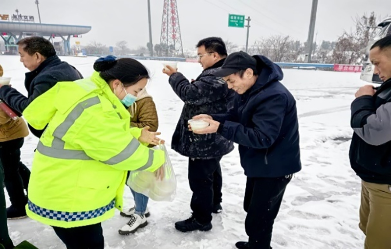 为群众办实事 | 越秀交通全力为归乡人铺就“温暖坦途”
