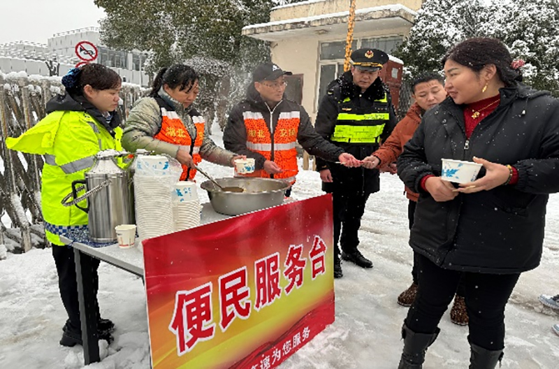 为群众办实事 | 越秀交通全力为归乡人铺就“温暖坦途”